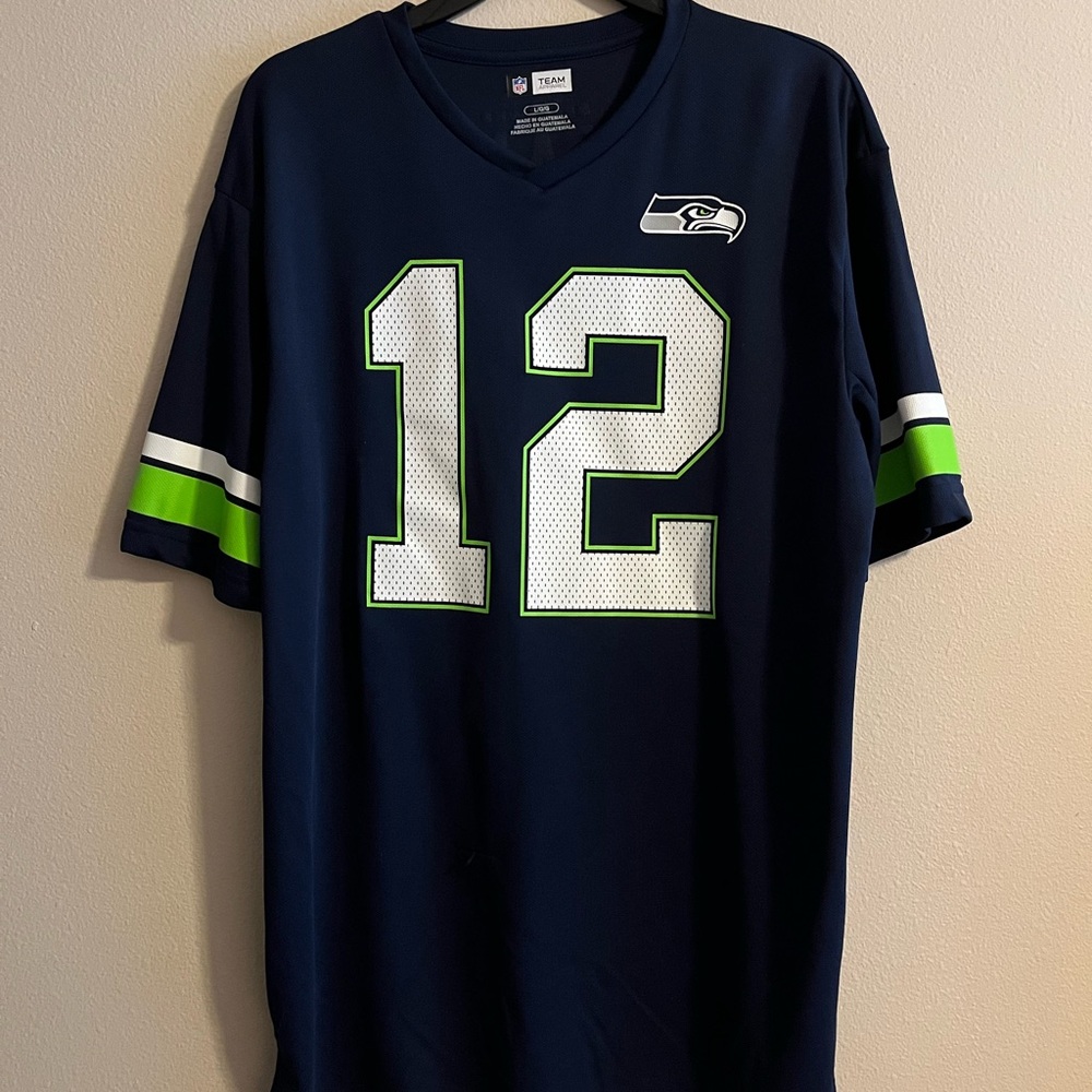 SOLD Seattle Seahawks Apparel Men’s Tee / Jersey